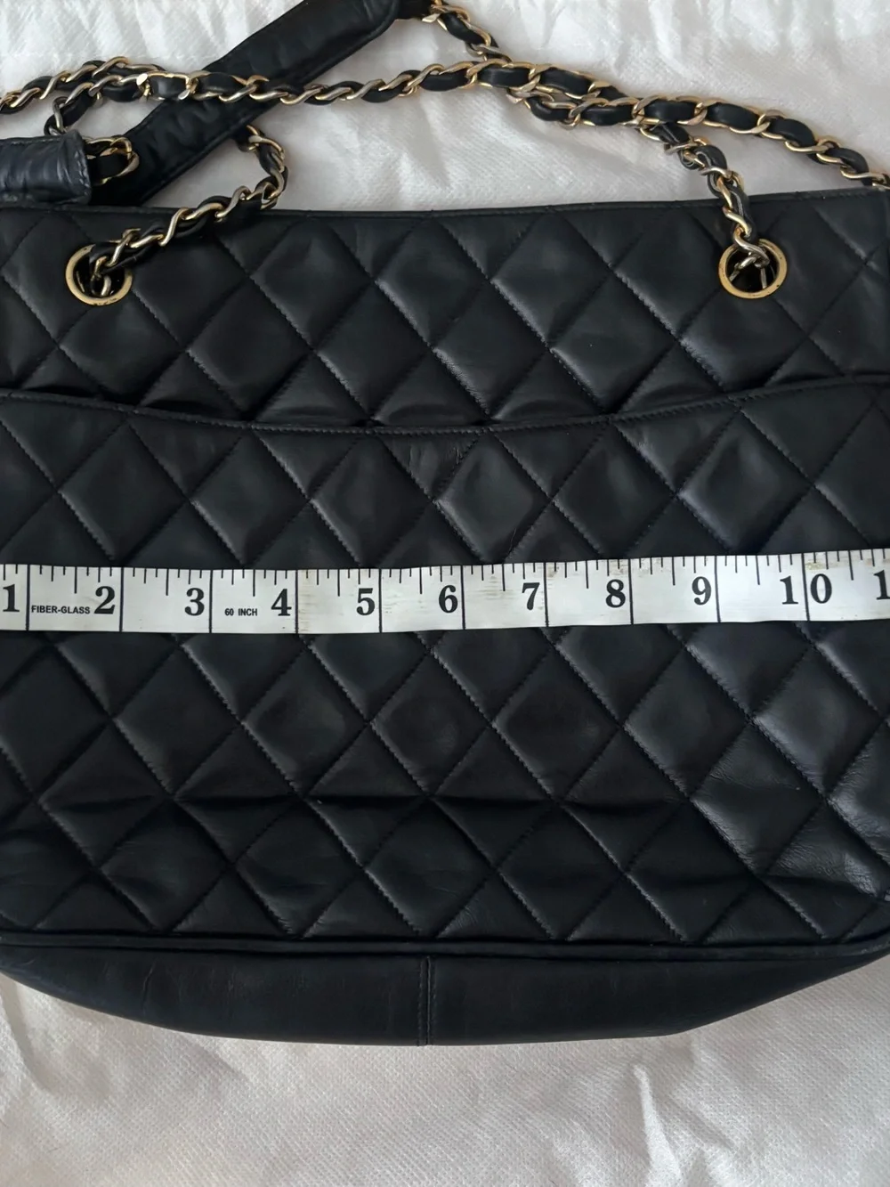 Vintage 80’s Chanel lambskin tote bag CC Charm, gold chain.